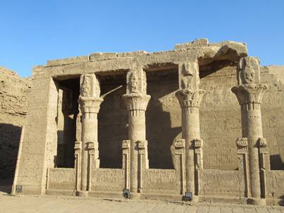 Imagen que contiene edificio, exterior, cielo, antiguo

Descripcin generada automticamente