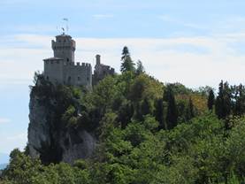 Imagen que contiene rbol, exterior, cielo, edificio

Descripcin generada automticamente